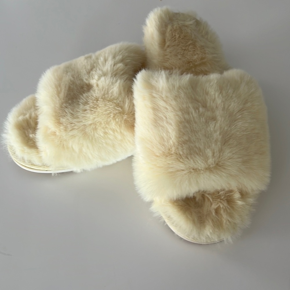 New Lauren Conrad Slippers Size Small